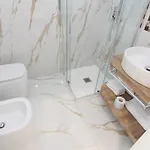Auroom Otel *