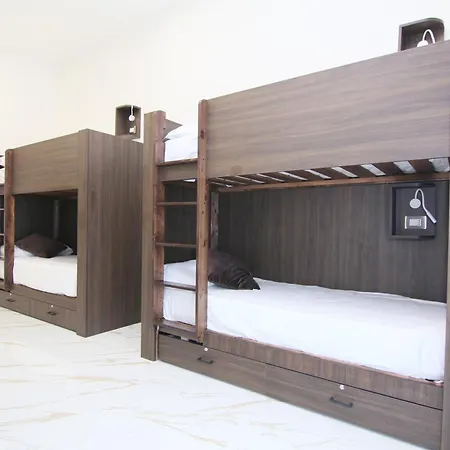 Auroom ホテル